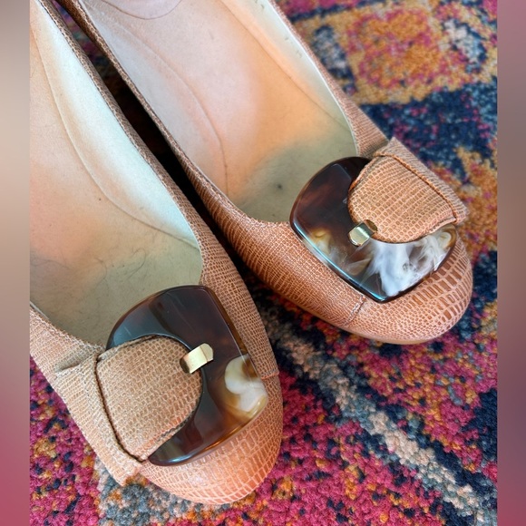 Stuart Weitzman | Women’s tan textured leather tortoise shell Bucalina heels 7.5 - Picture 14 of 16